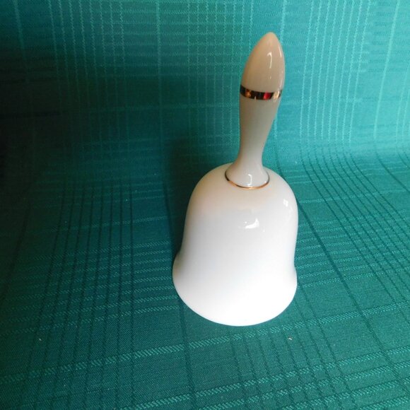 Chokin 5 inch butterflies rust yellow floral bell near mint condition - Picture 3 of 5